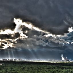 Тучи, вид из окна,